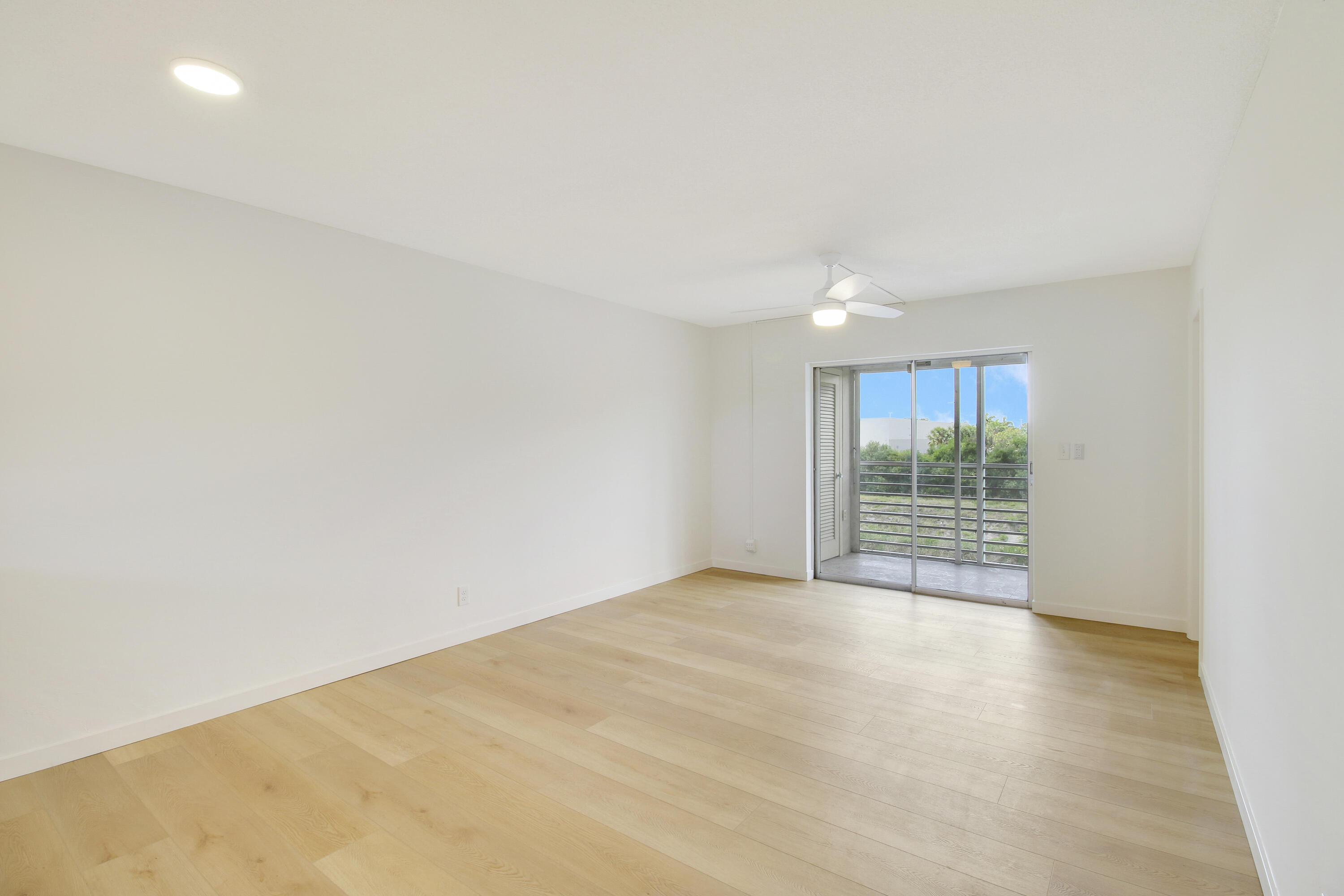 LAKE CLARKE GARDENS CONDO 21 - Residential