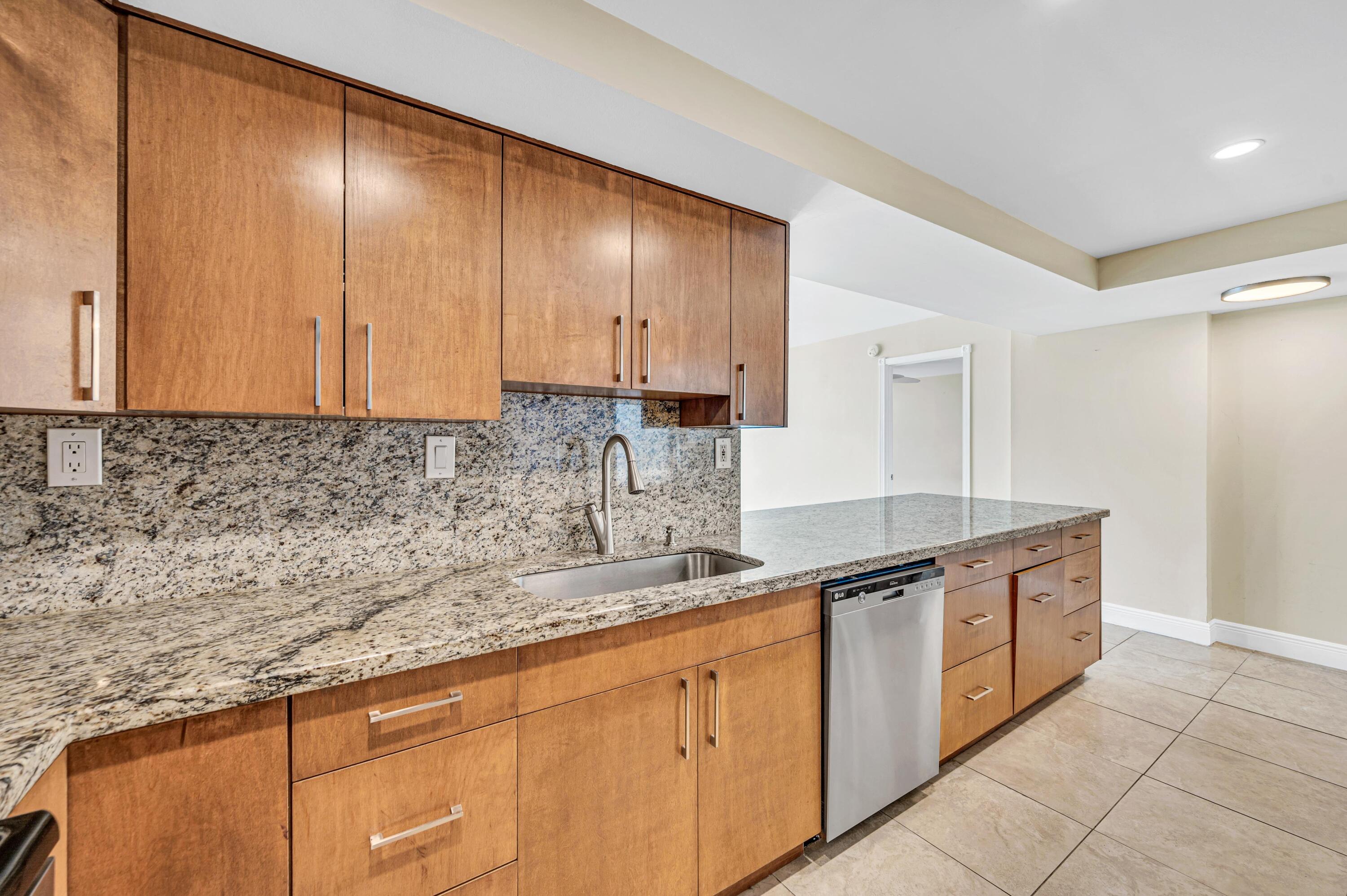 SILVER THATCH ATLANTIC PLAZA - Residential Lease