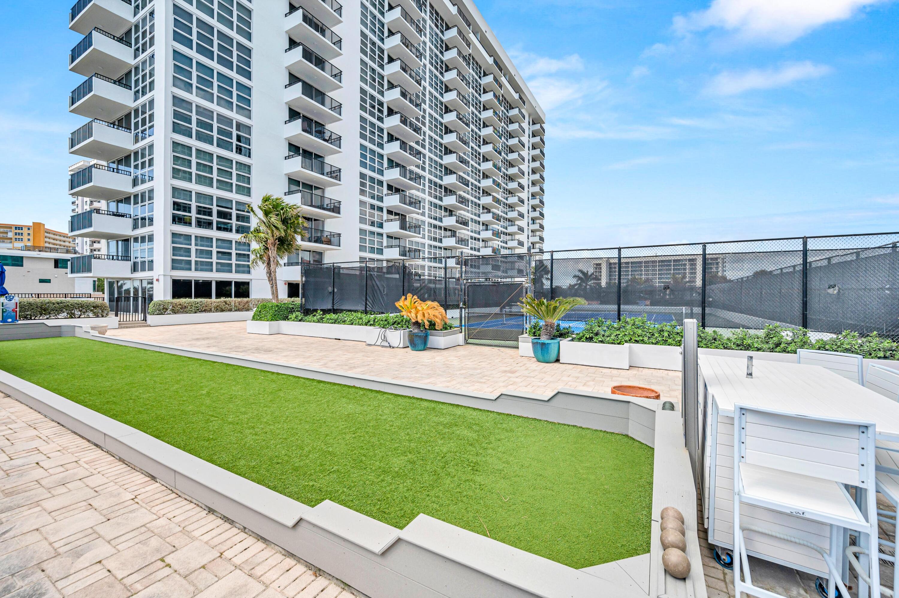 SILVER THATCH ATLANTIC PLAZA - Residential Lease