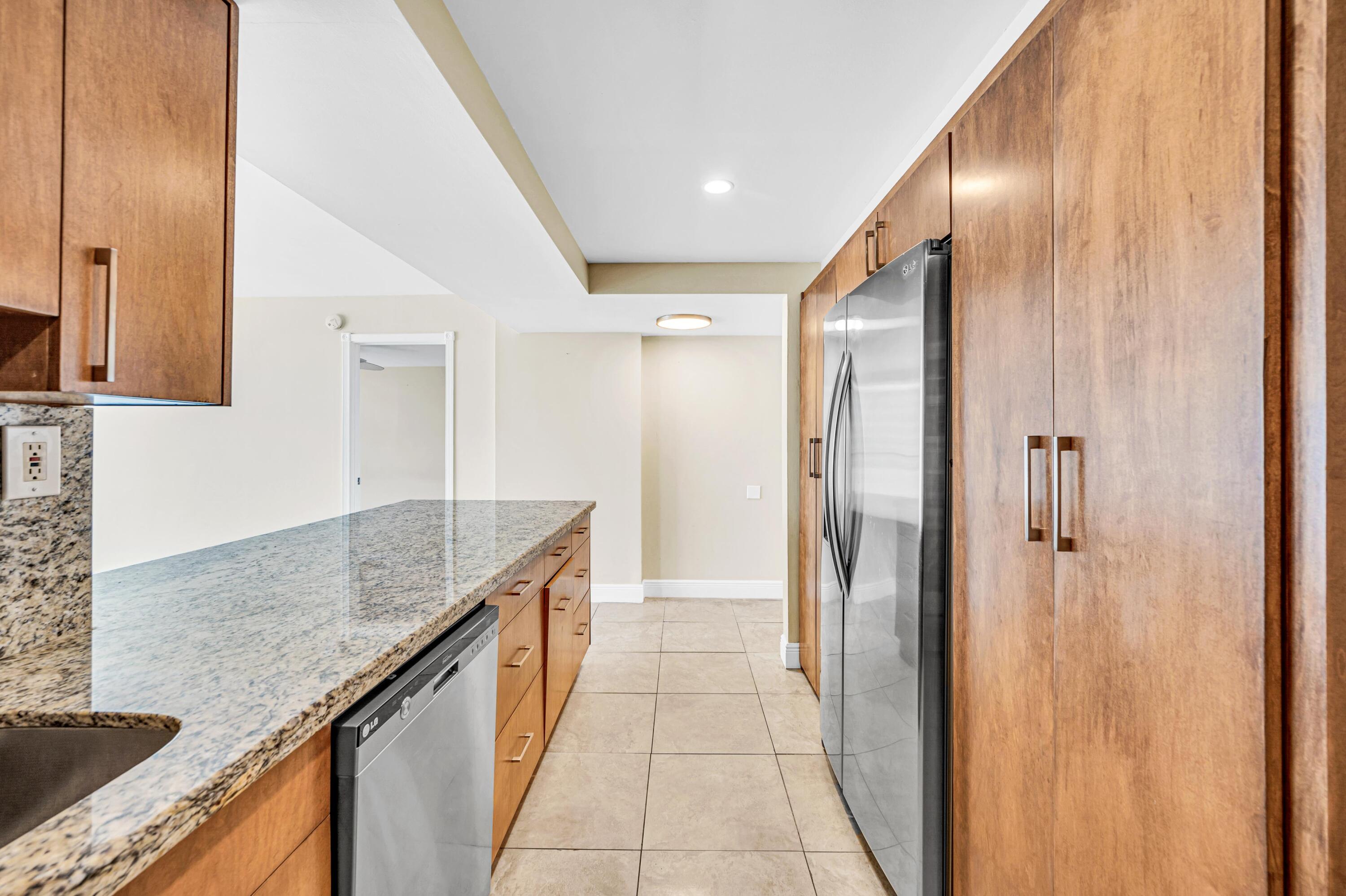 SILVER THATCH ATLANTIC PLAZA - Residential Lease