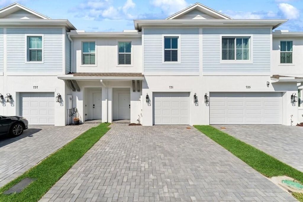 Photo of 731 NE Hawks Ridge Way NE #1402, Port Saint Lucie, FL 34983 (MLS # R11005784)
