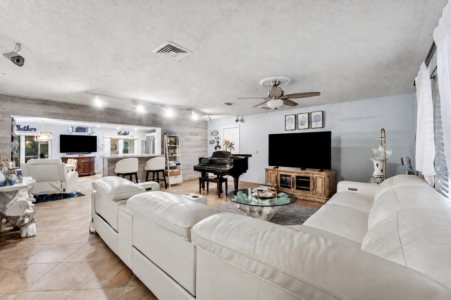 949 Laurel Road
