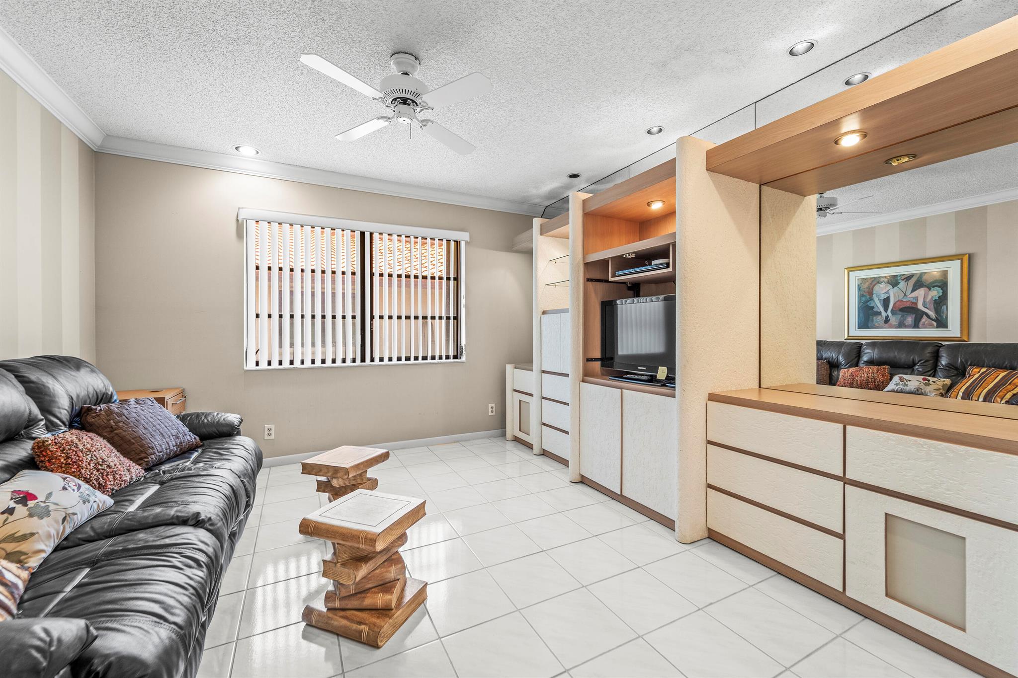 HUNTINGTON POINTE - Residential