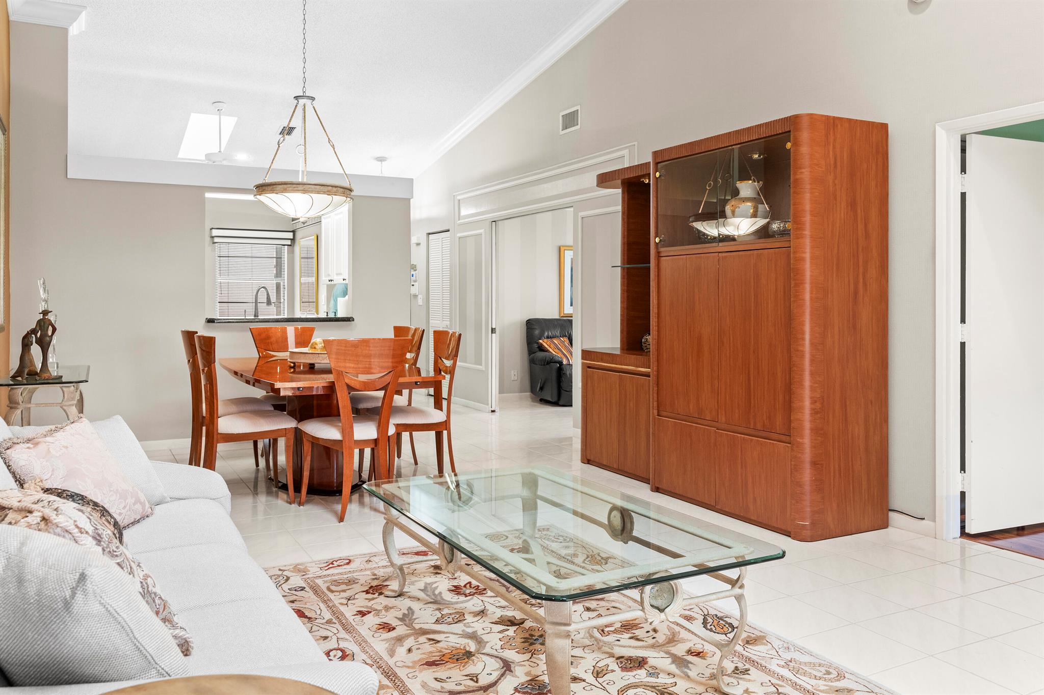 HUNTINGTON POINTE - Residential