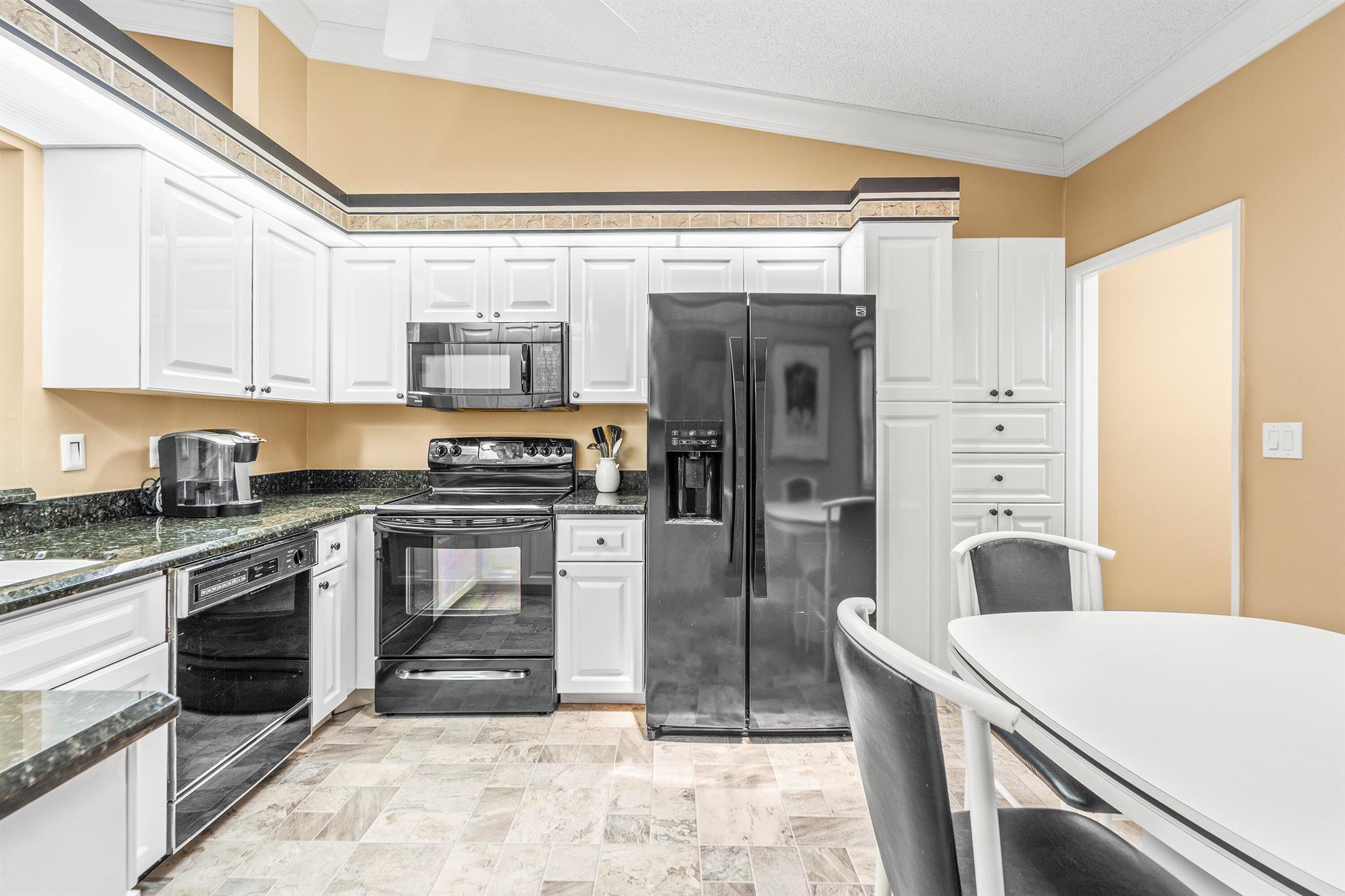 HUNTINGTON POINTE - Residential