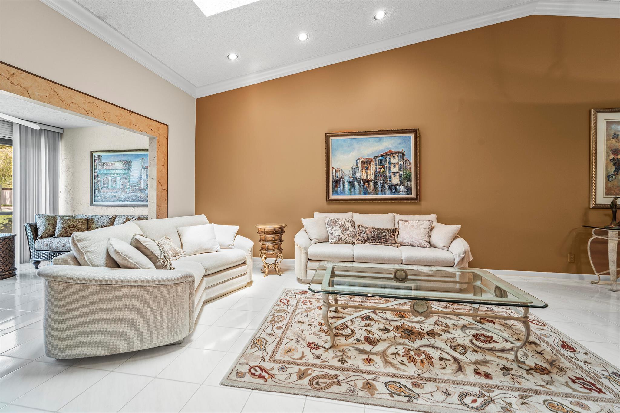 HUNTINGTON POINTE - Residential