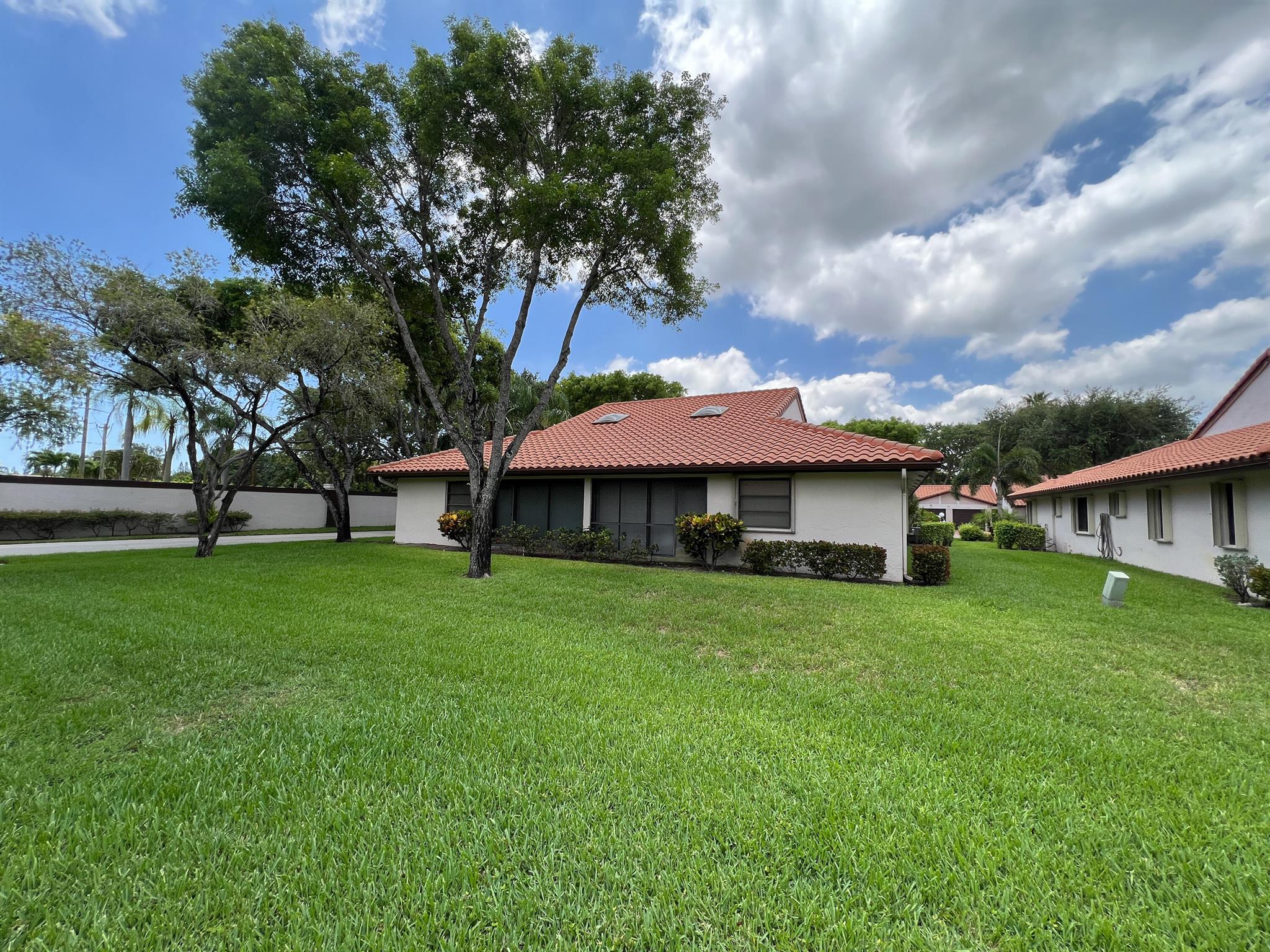 HUNTINGTON POINTE - Residential