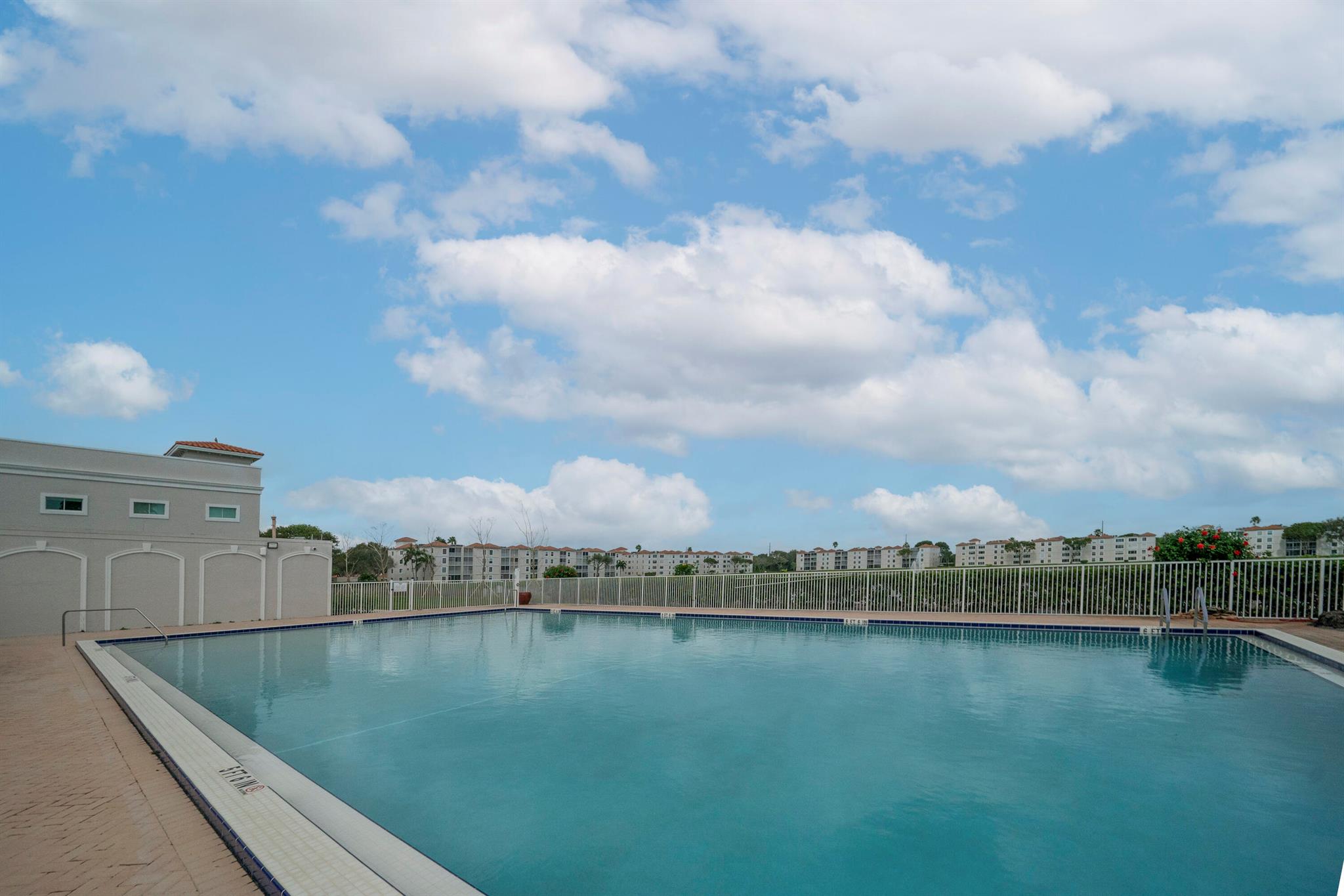 HUNTINGTON POINTE - Residential