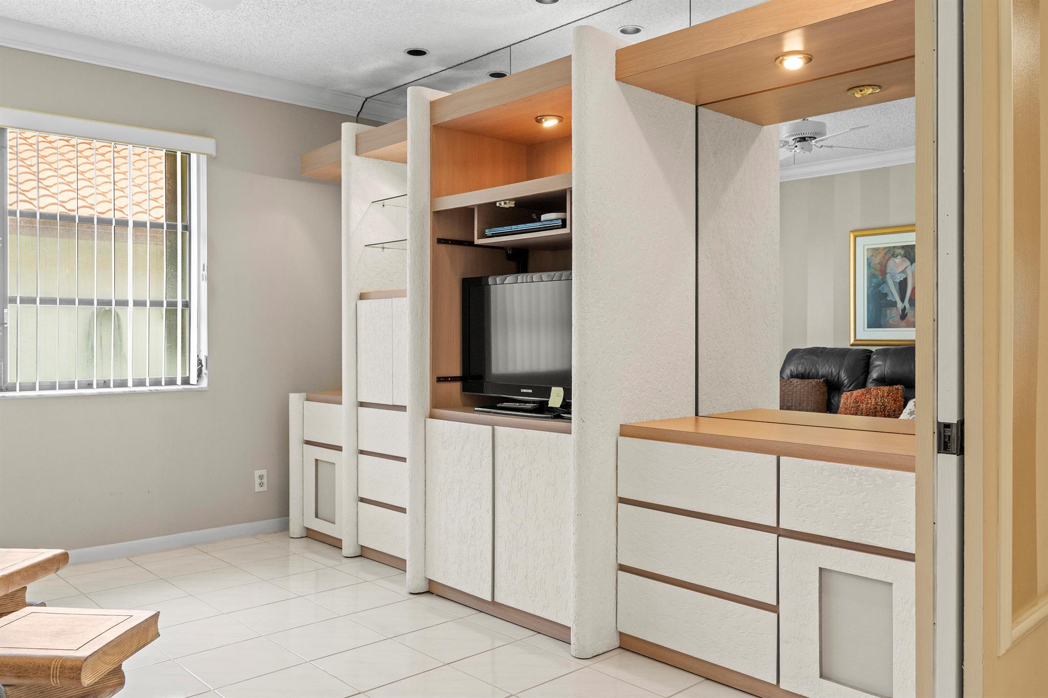 HUNTINGTON POINTE - Residential