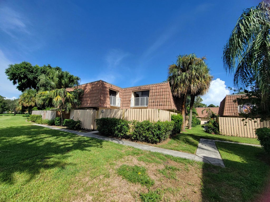 Photo of 588 GREEN SPRINGS Place #588, West Palm Beach, FL 33409 (MLS # B26078352)