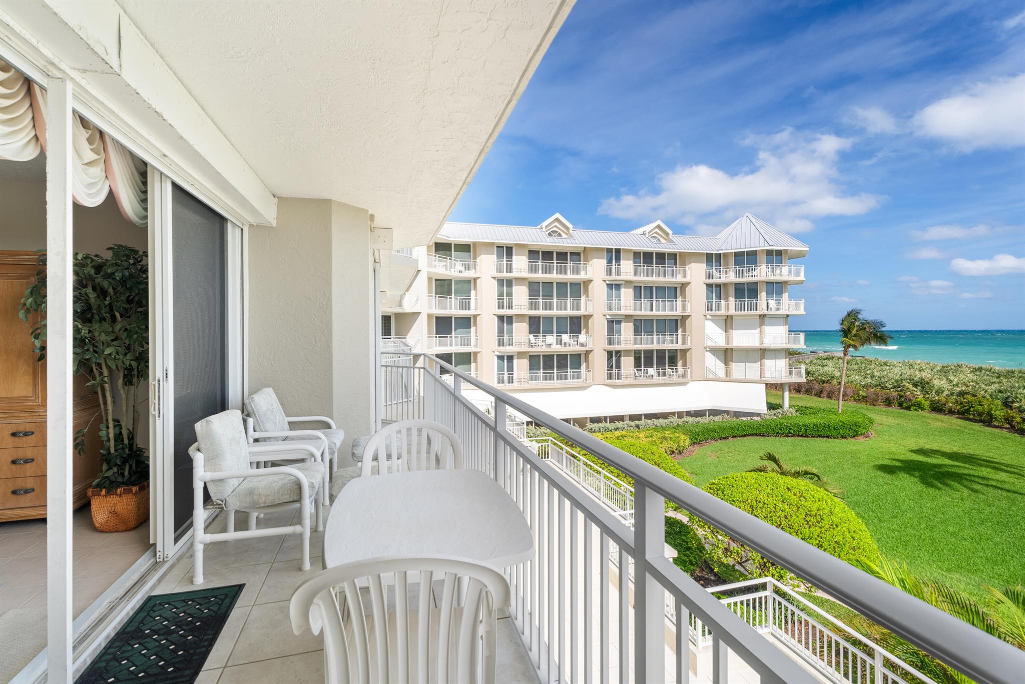 579 NE Plantation Road 202, Stuart, FL, 34996/$825,000 4 579 NE Plantation Road 202