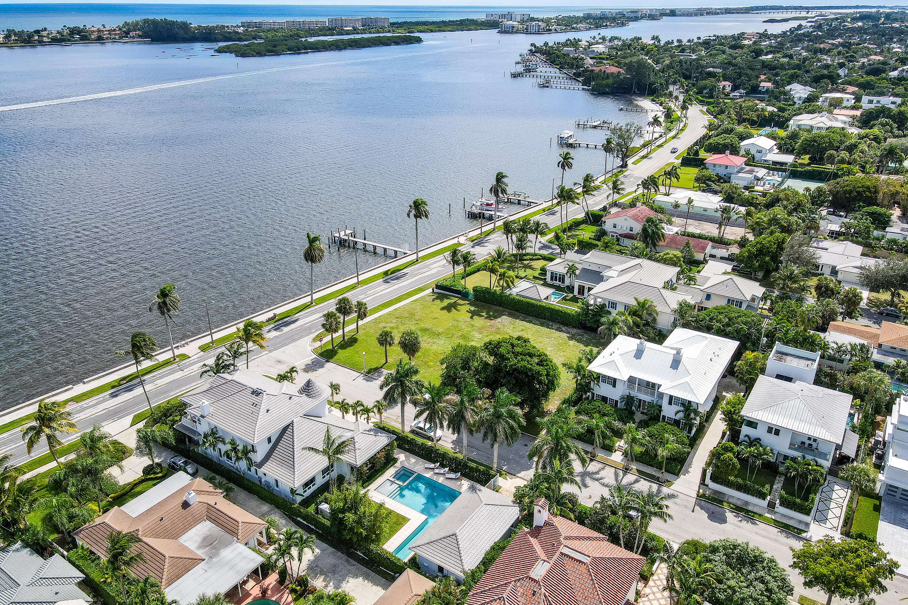 EDGEWATER - Residential