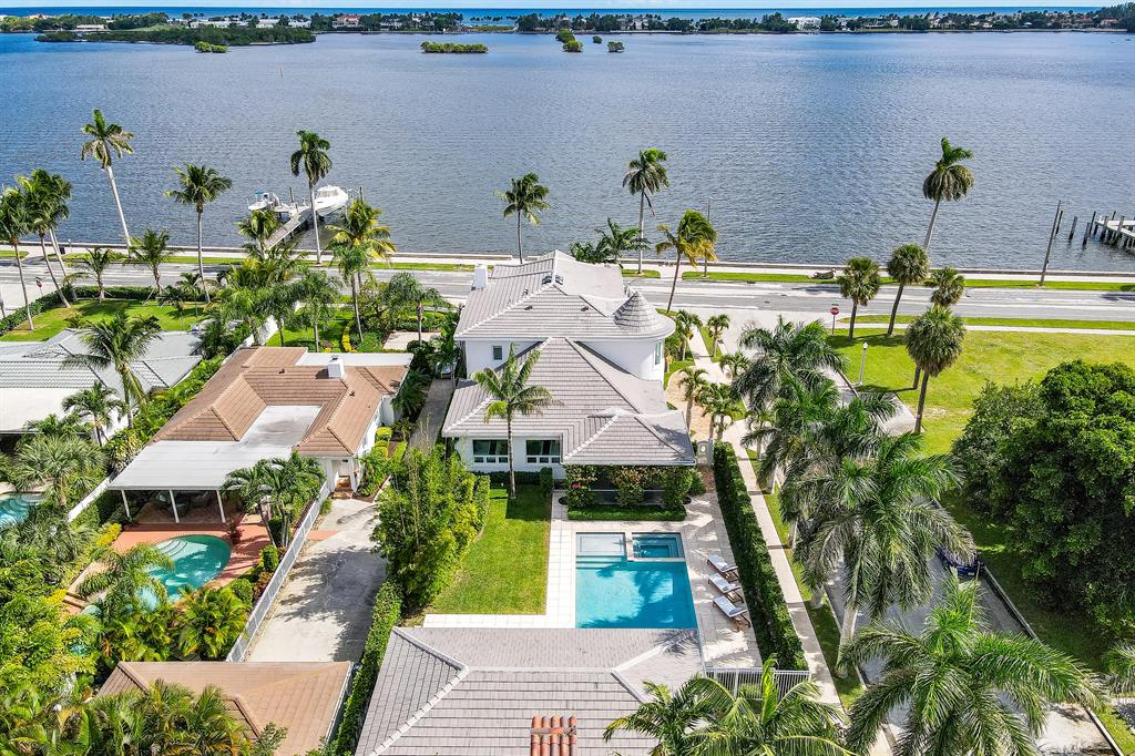 EDGEWATER - Residential