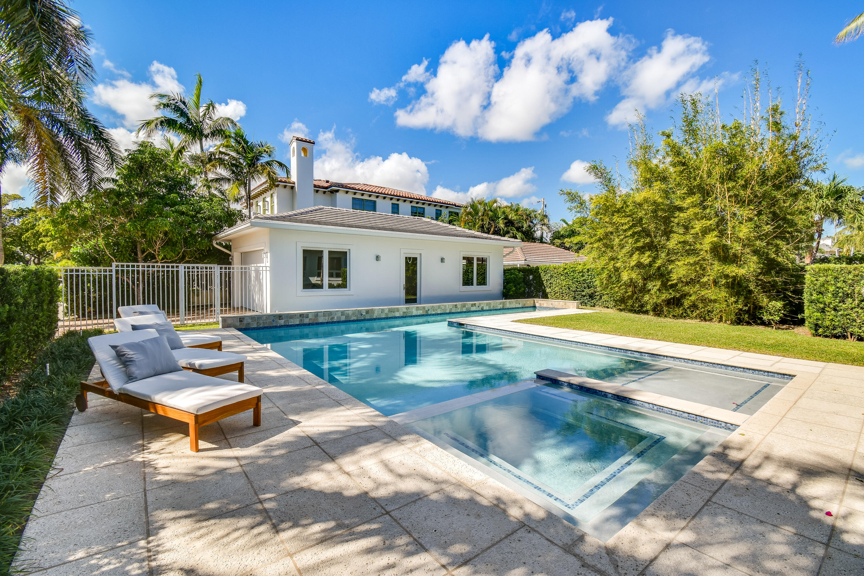 EDGEWATER - Residential