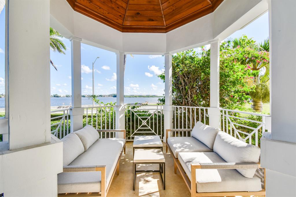 EDGEWATER - Residential