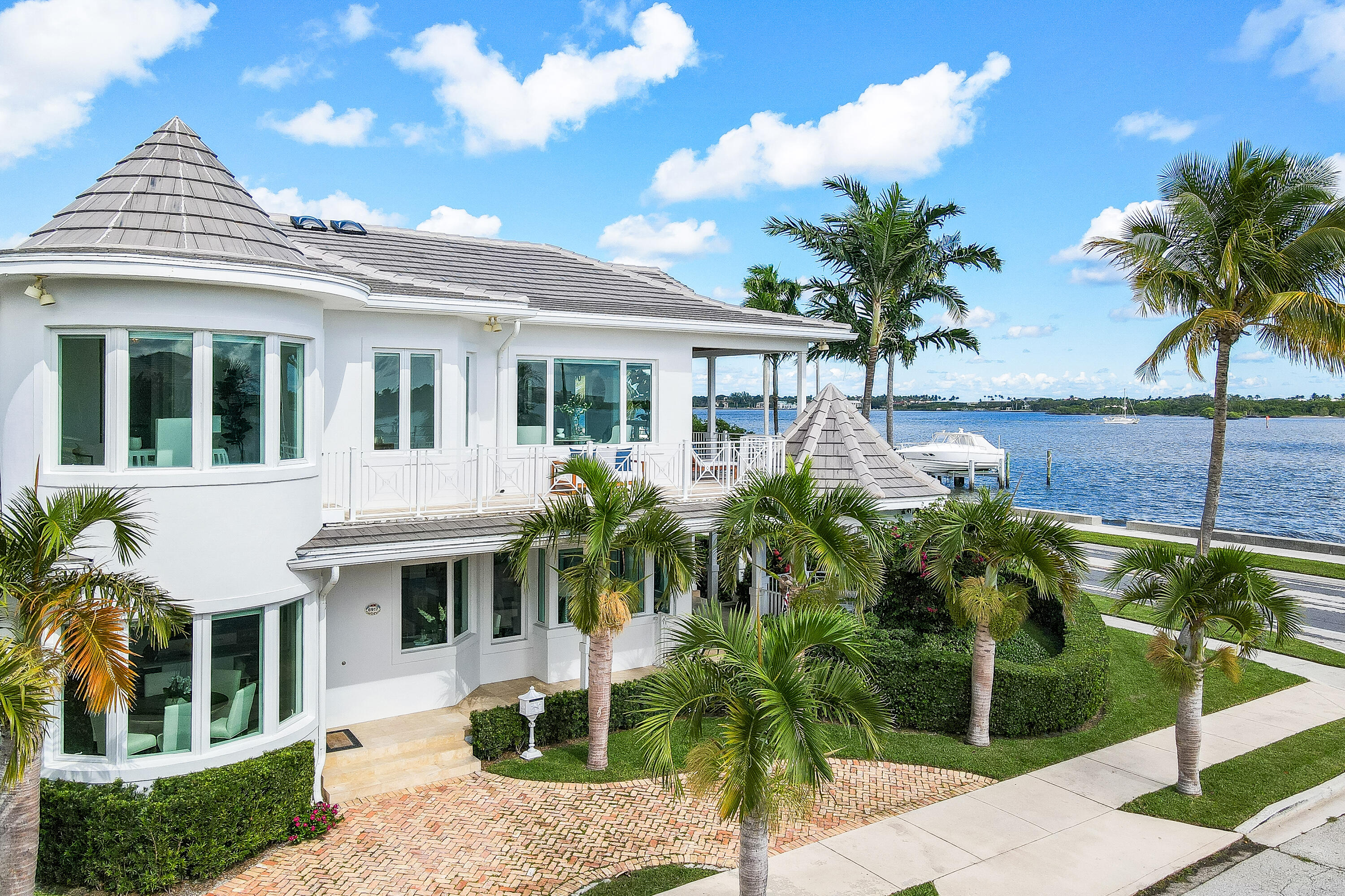 EDGEWATER - Residential