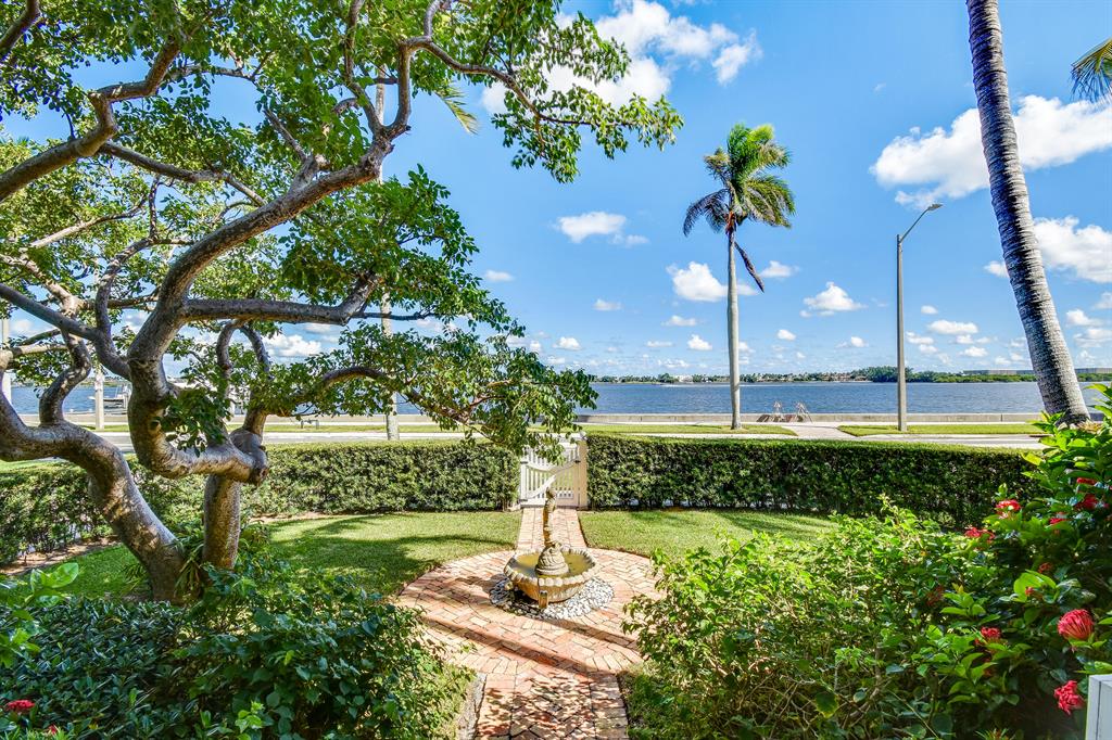 EDGEWATER - Residential