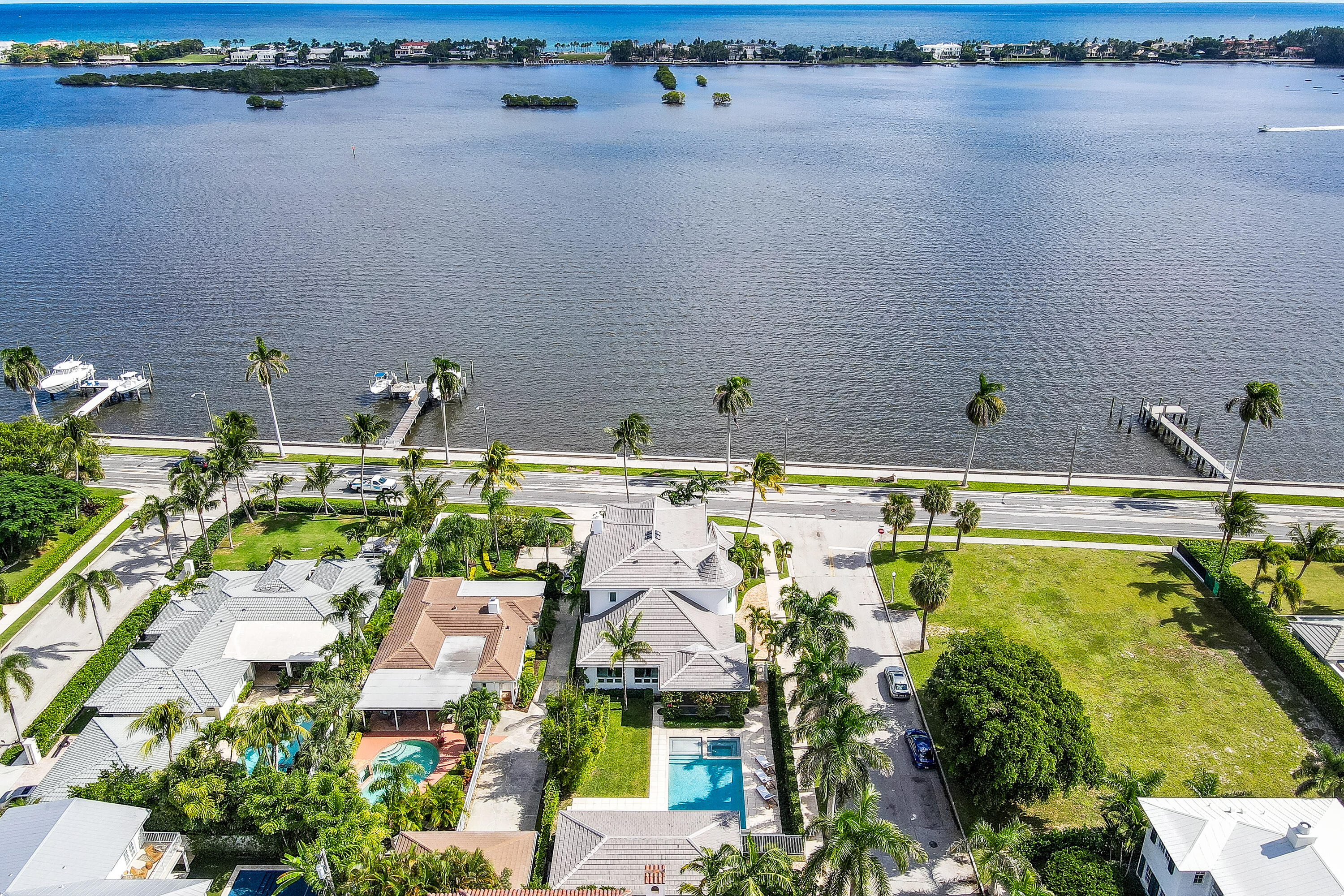 EDGEWATER - Residential