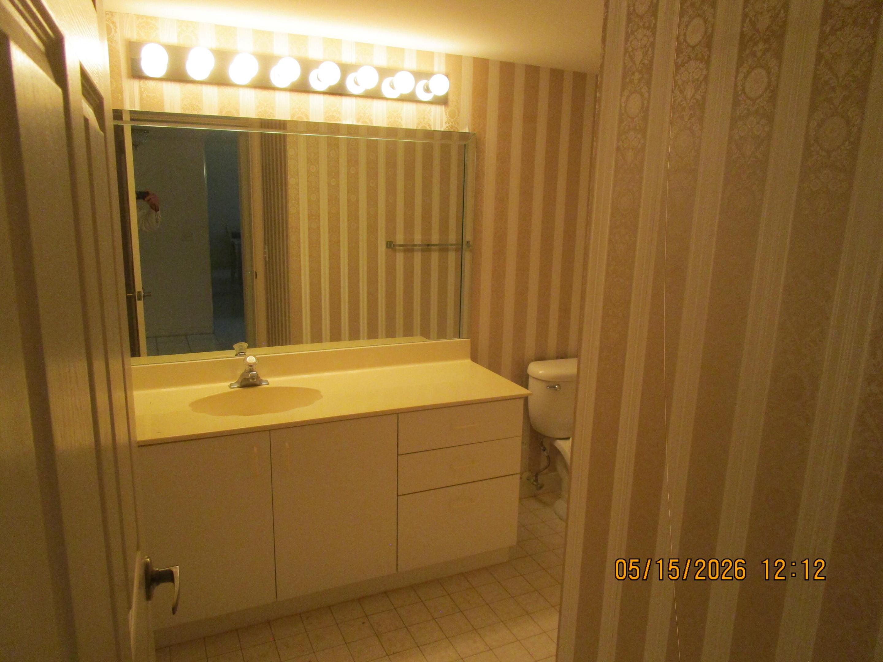 SUNRISE LAKES 194 CONDO - Residential
