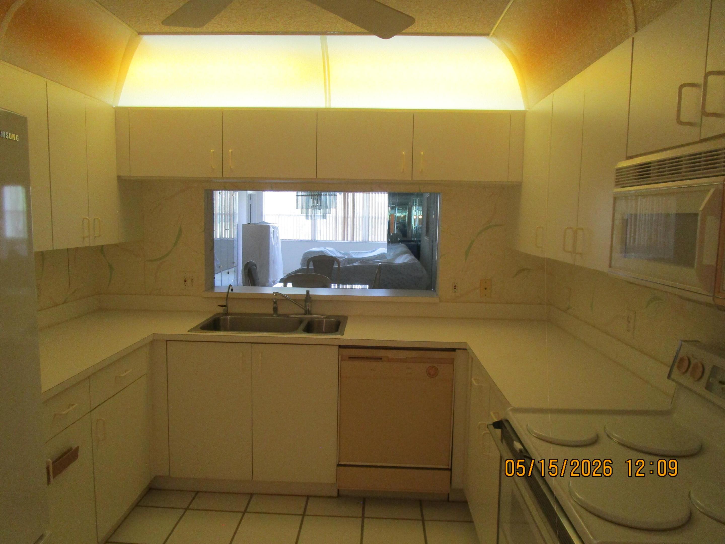 SUNRISE LAKES 194 CONDO - Residential
