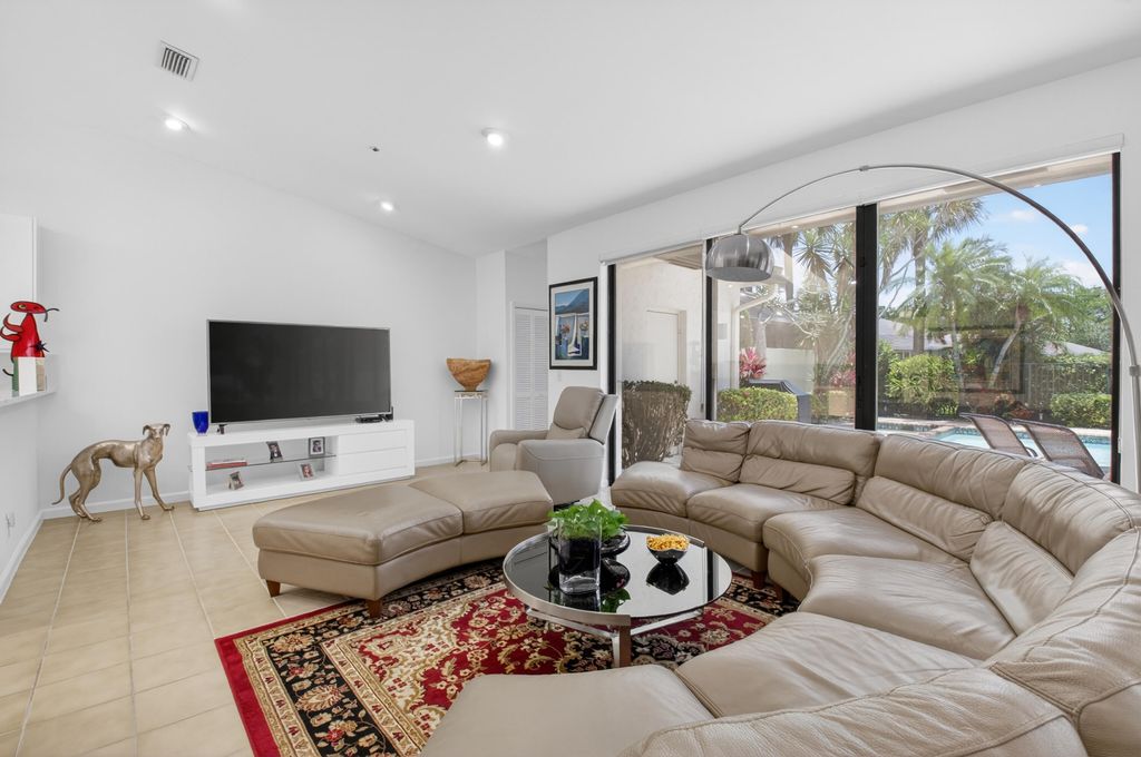Photo of 19592 Planters Point Drive, Boca Raton, FL 33434 (MLS # B26032183)