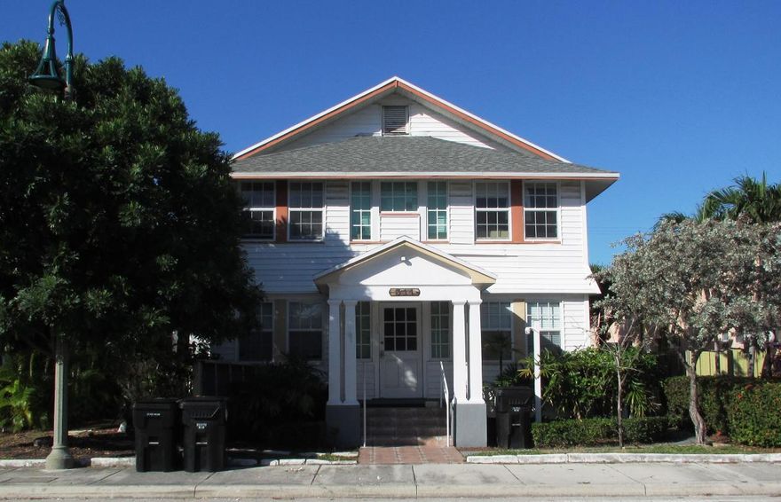 Cozy 1 Bedroom/1 Bathroom apartment. Water included (including Hot Water). Move in with only first month's rent and a $2,500 security deposit. One parking Space. Fast and Easy to get in: No Homeowner Association restrictions, No minimum credit score required. Very close to Beaches, downtown, shopping and airport. THIS IS LIFE, Relax! Will not last