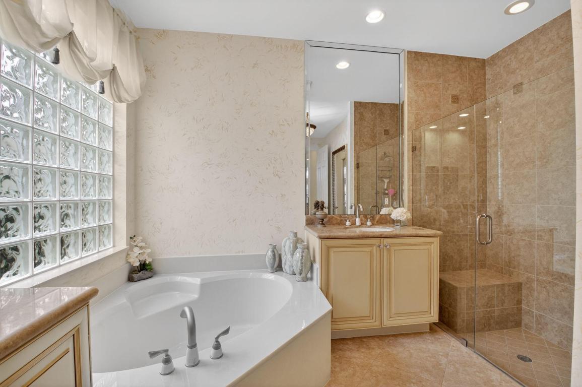 VALENCIA PALMS - Residential