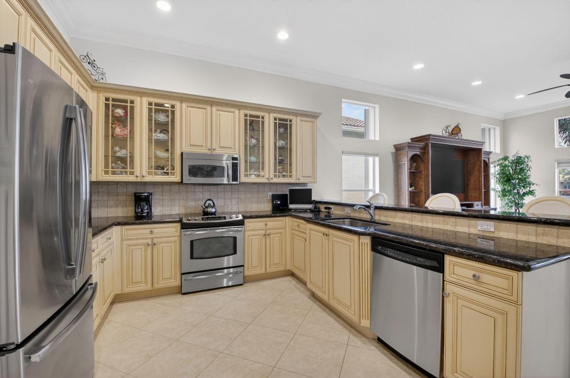 VALENCIA PALMS - Residential