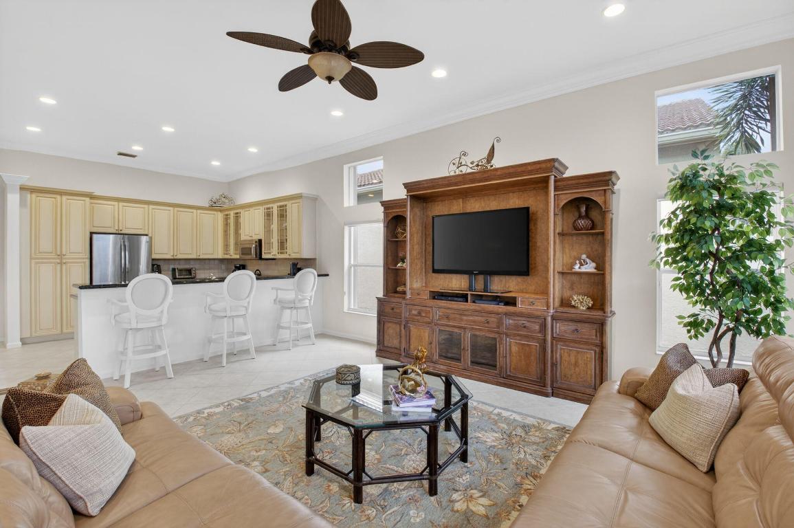 VALENCIA PALMS - Residential