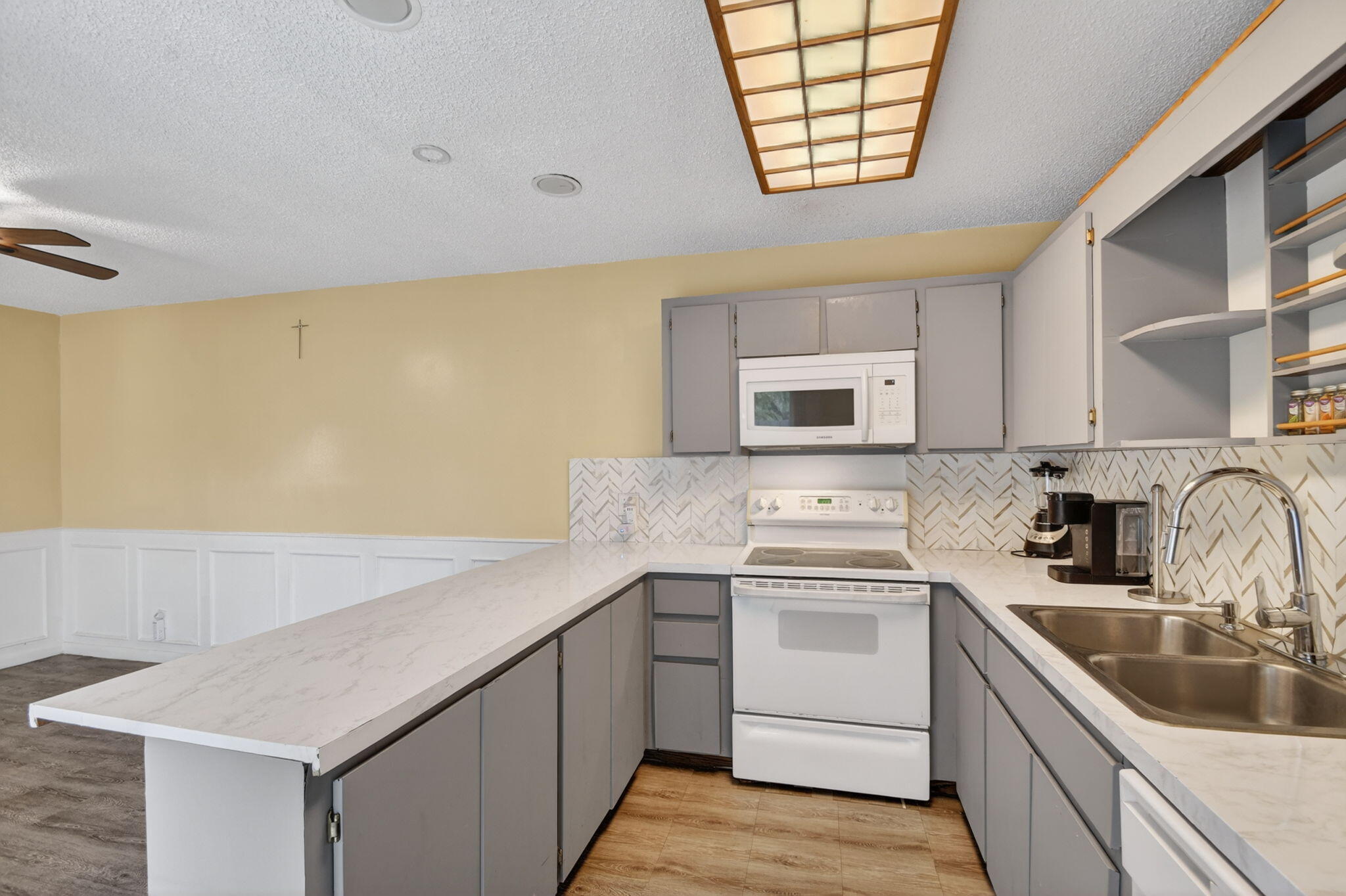 VILLAGE OF TURNBERRY PH II - Residential