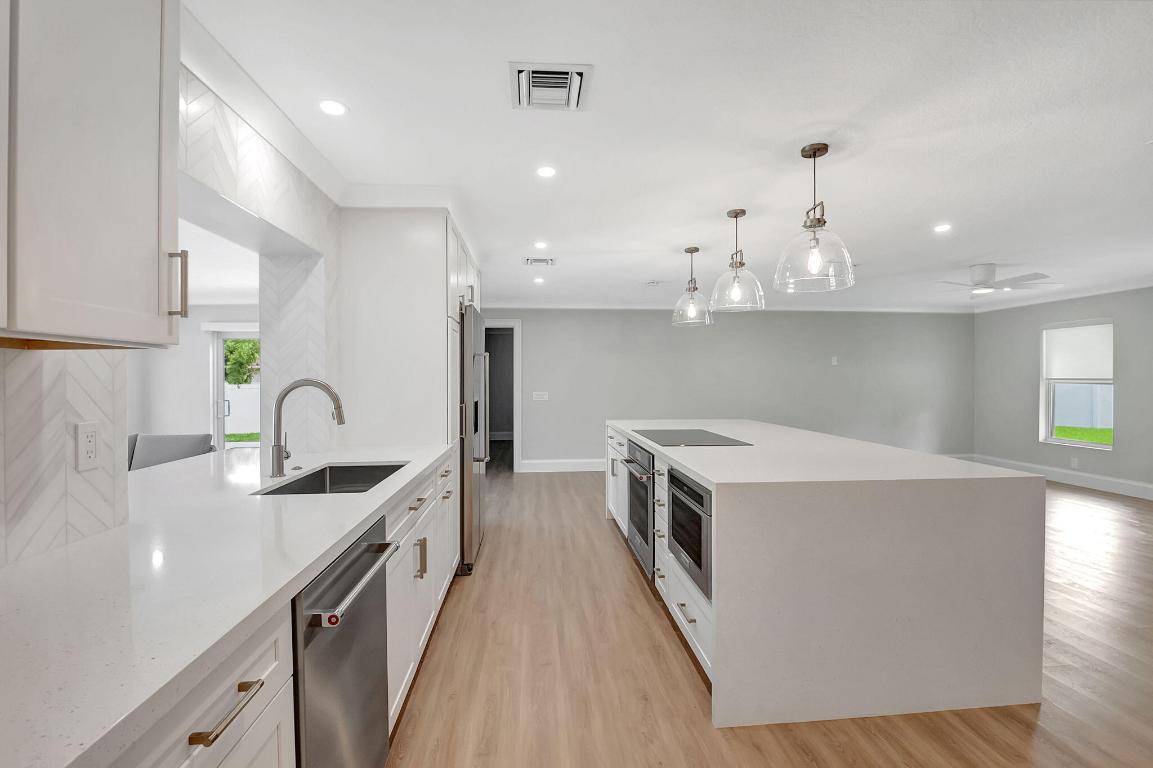 SEACREST ESTATES - Residential Lease