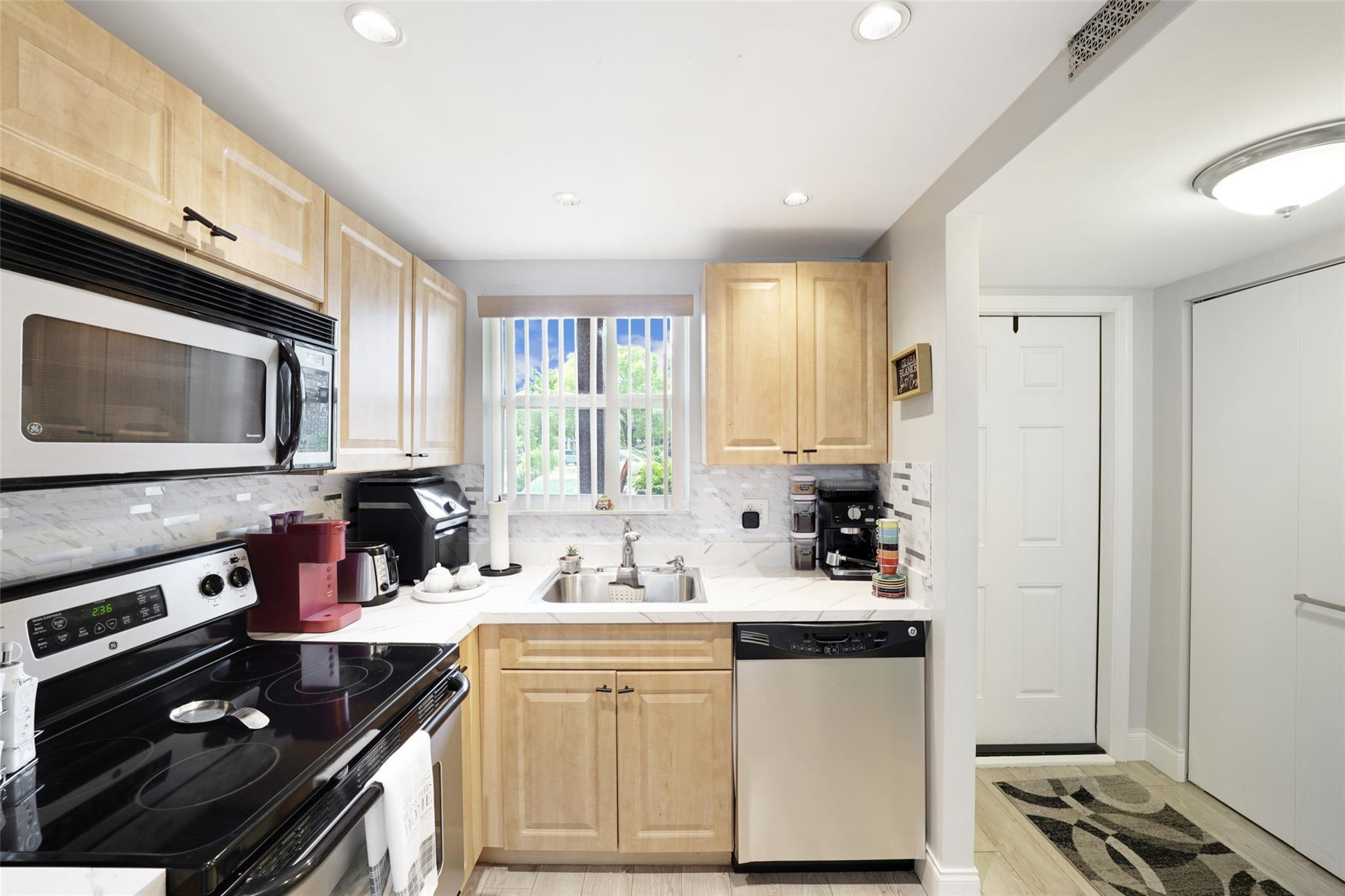 Sunrise Lakes 3 - Residential