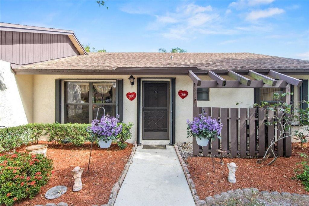 Photo of 72 Via De Casas Norte N, Boynton Beach, FL 33426 (MLS # R10960347)