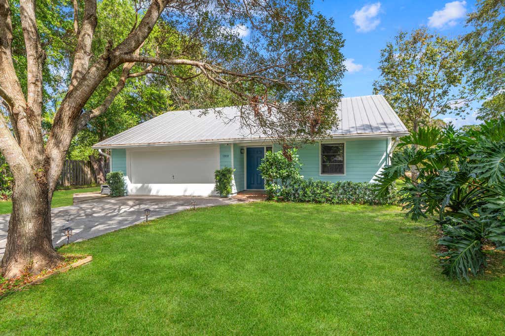 Photo of 10908 SE Hobart Street, Jupiter, FL 33469 (MLS # R11155069)