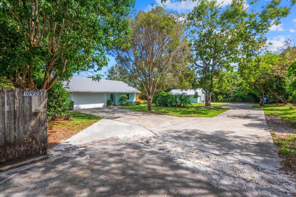 Photo of 10908 SE Hobart Street, Jupiter, FL 33469 (MLS # R11155069)