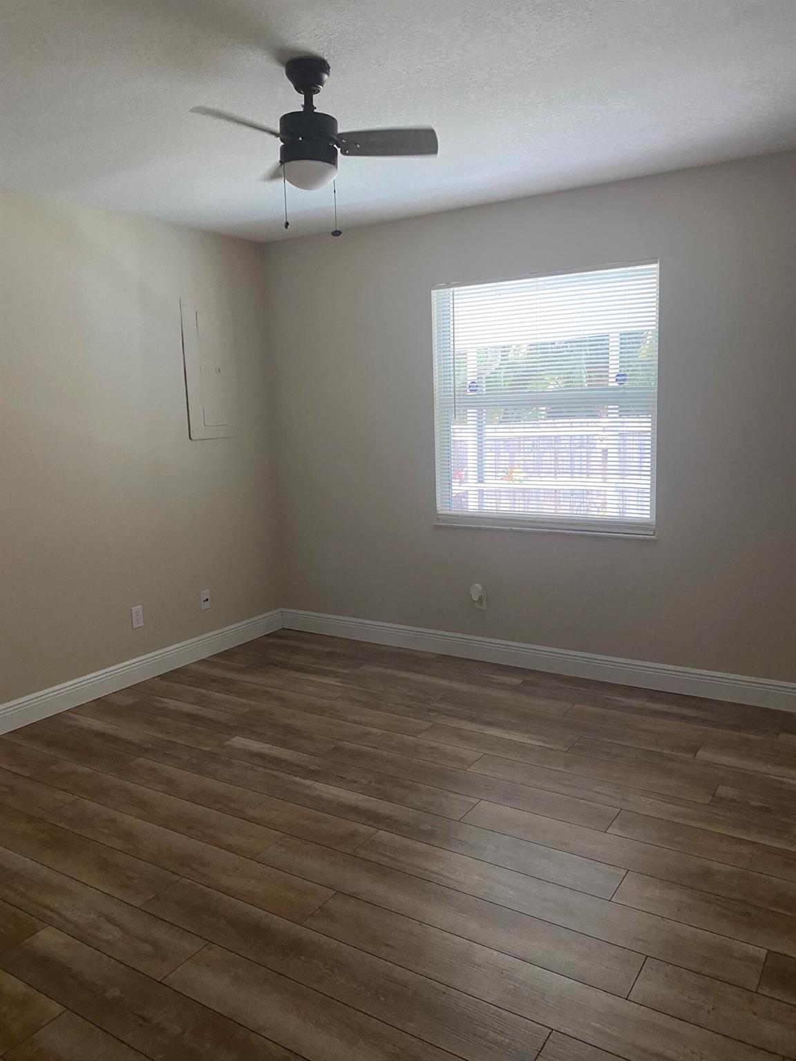 Palm Lake Estates - Residential Lease