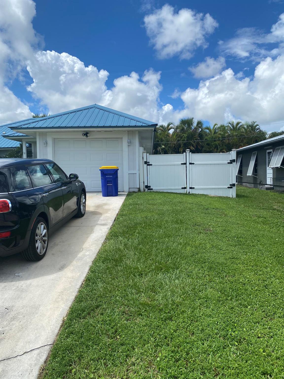 Palm Lake Estates - Residential Lease