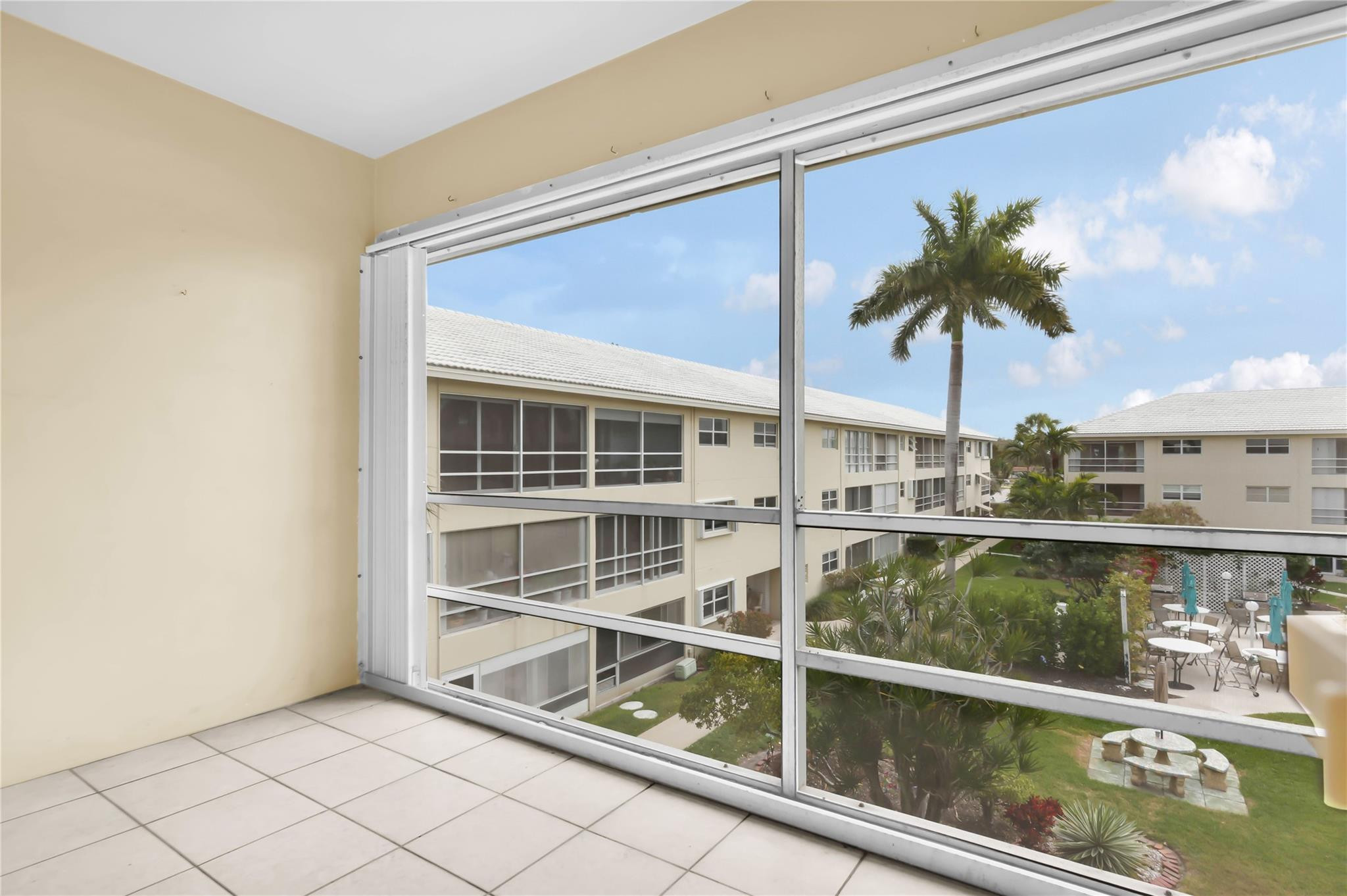 LIGHTHOUSE POINT GARDENS - Residential