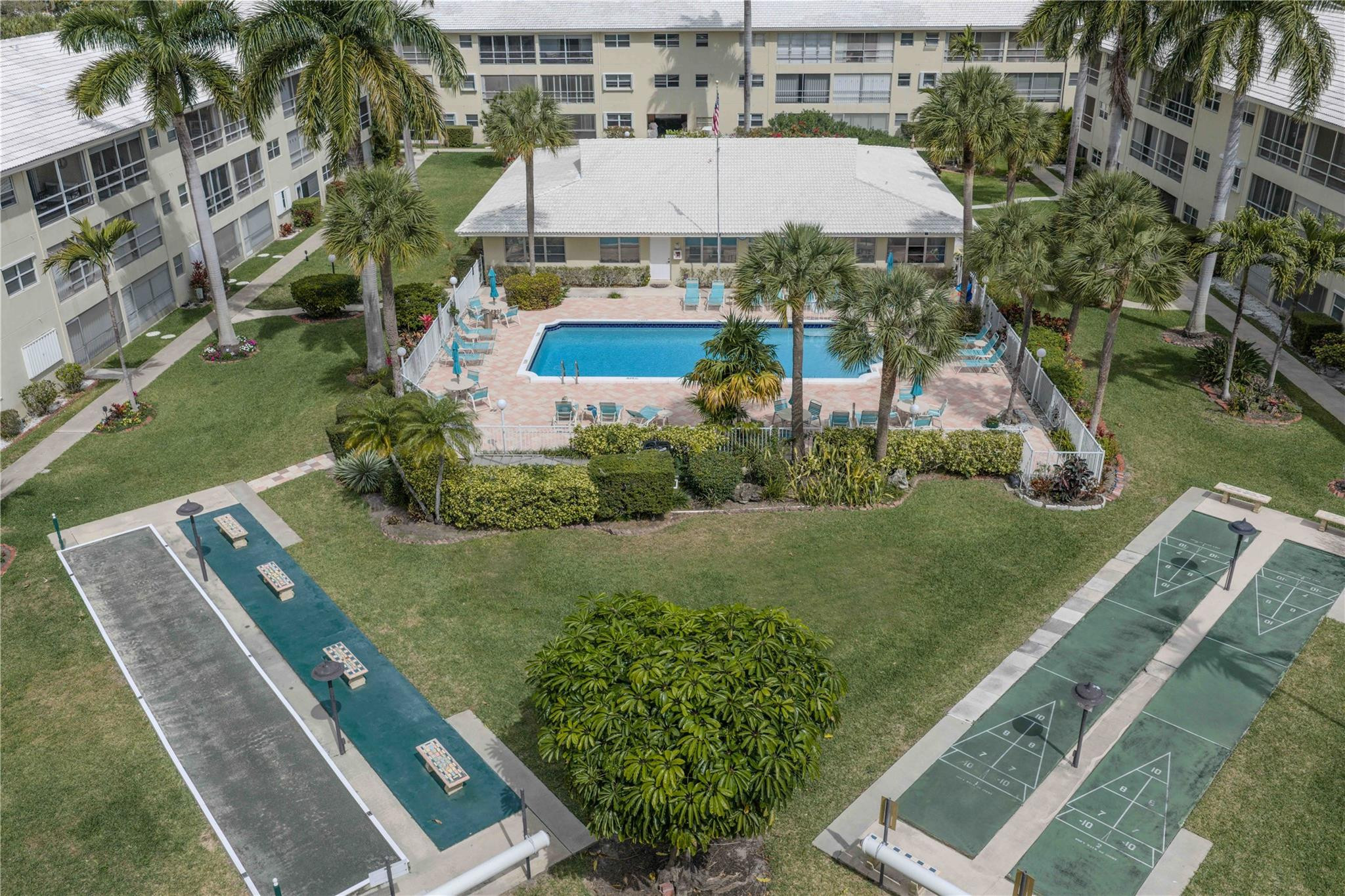 LIGHTHOUSE POINT GARDENS - Residential