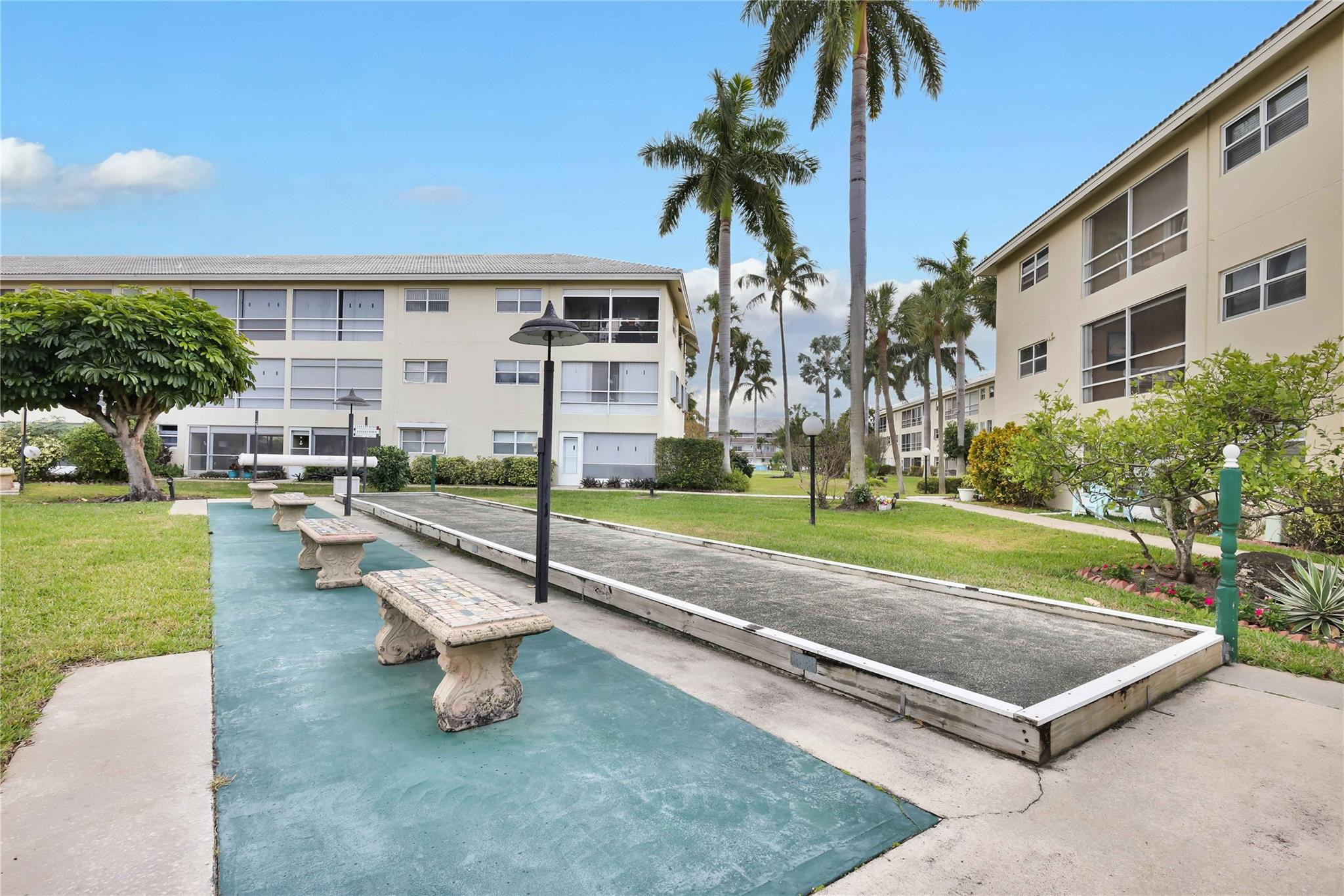 LIGHTHOUSE POINT GARDENS - Residential