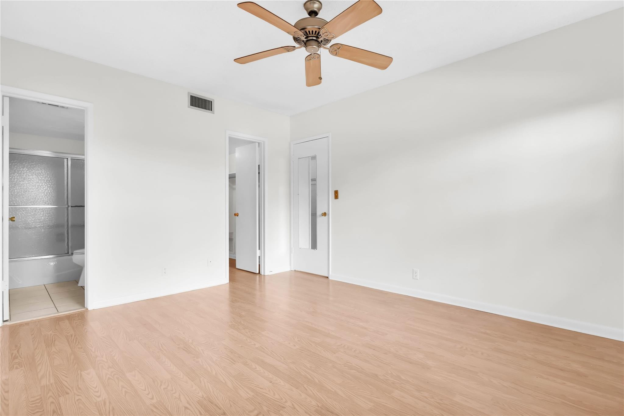 LIGHTHOUSE POINT GARDENS - Residential