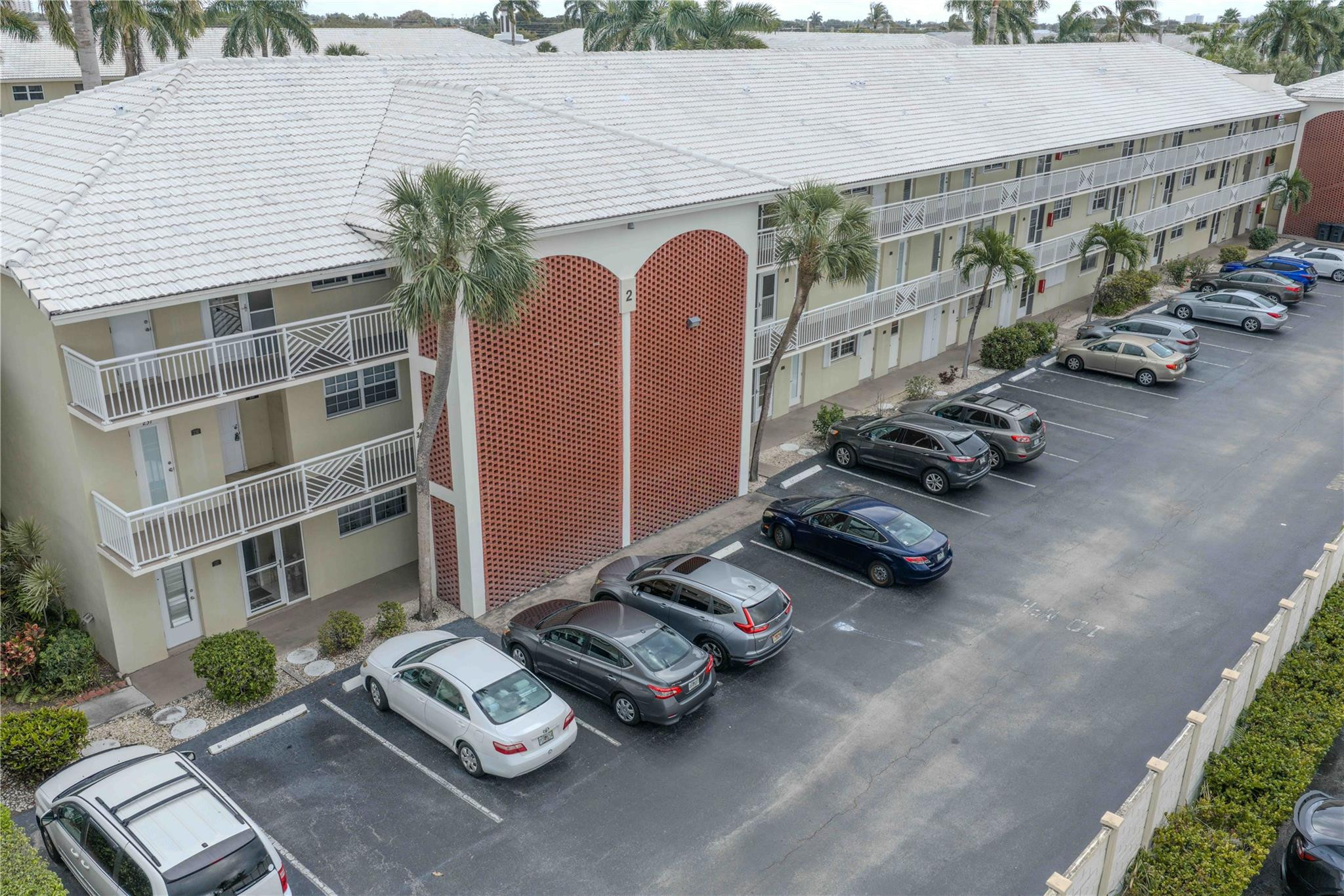 LIGHTHOUSE POINT GARDENS - Residential