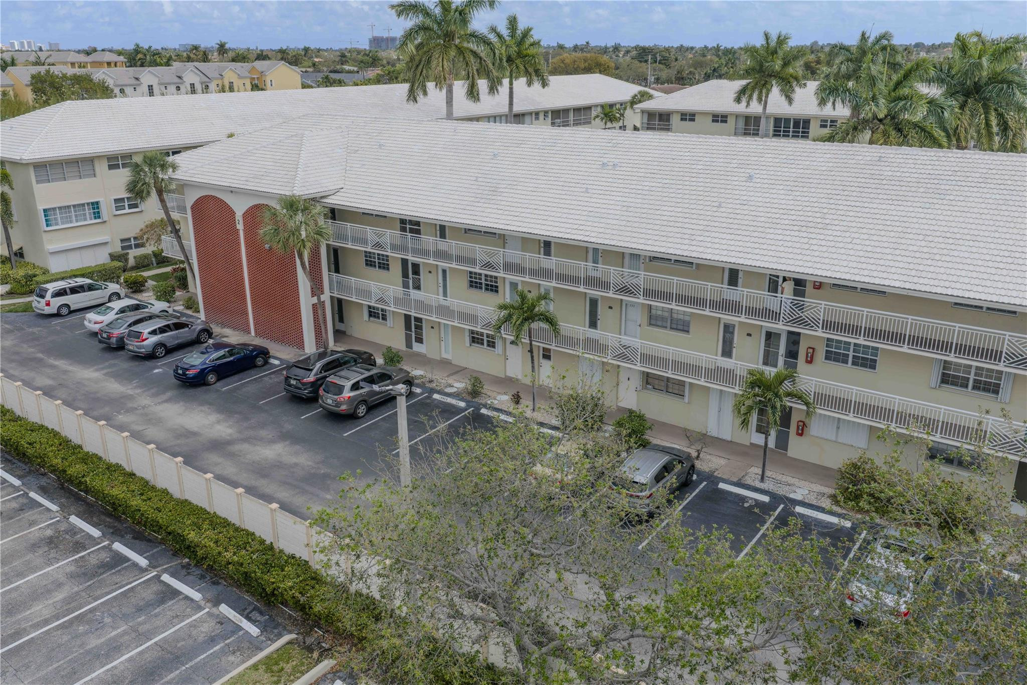 LIGHTHOUSE POINT GARDENS - Residential