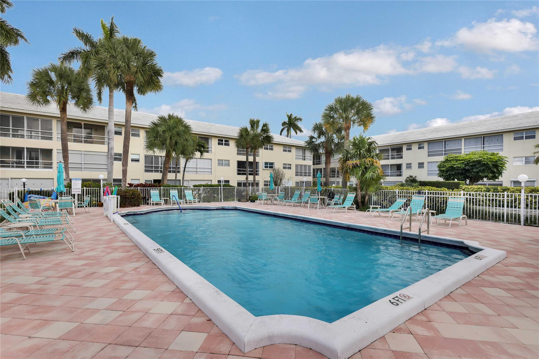 LIGHTHOUSE POINT GARDENS - Residential