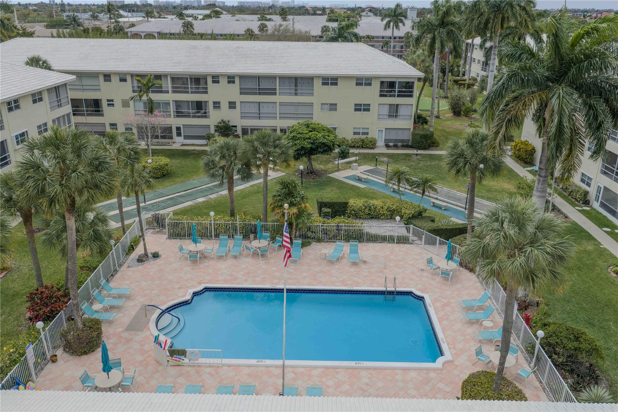 LIGHTHOUSE POINT GARDENS - Residential