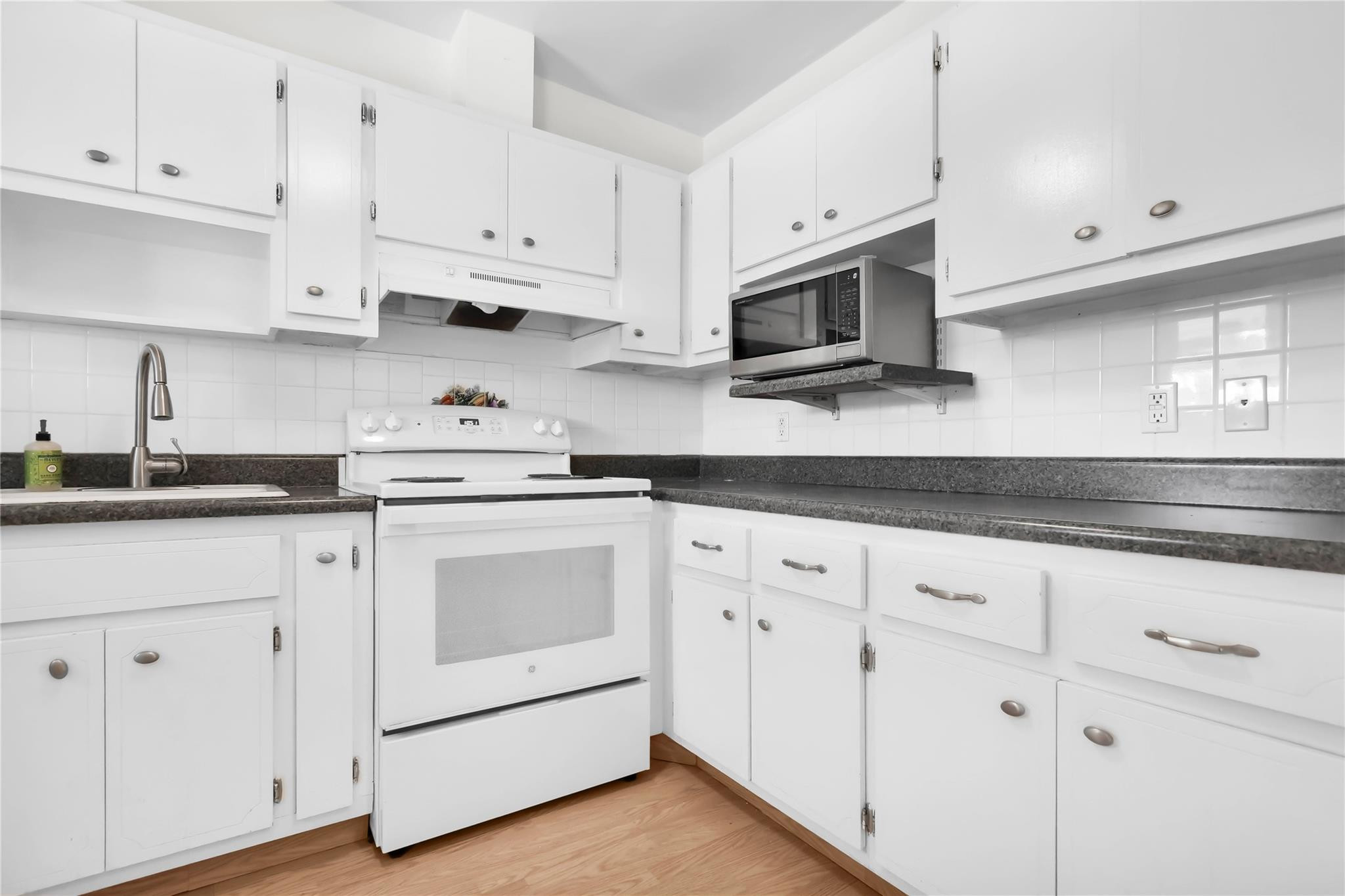 LIGHTHOUSE POINT GARDENS - Residential