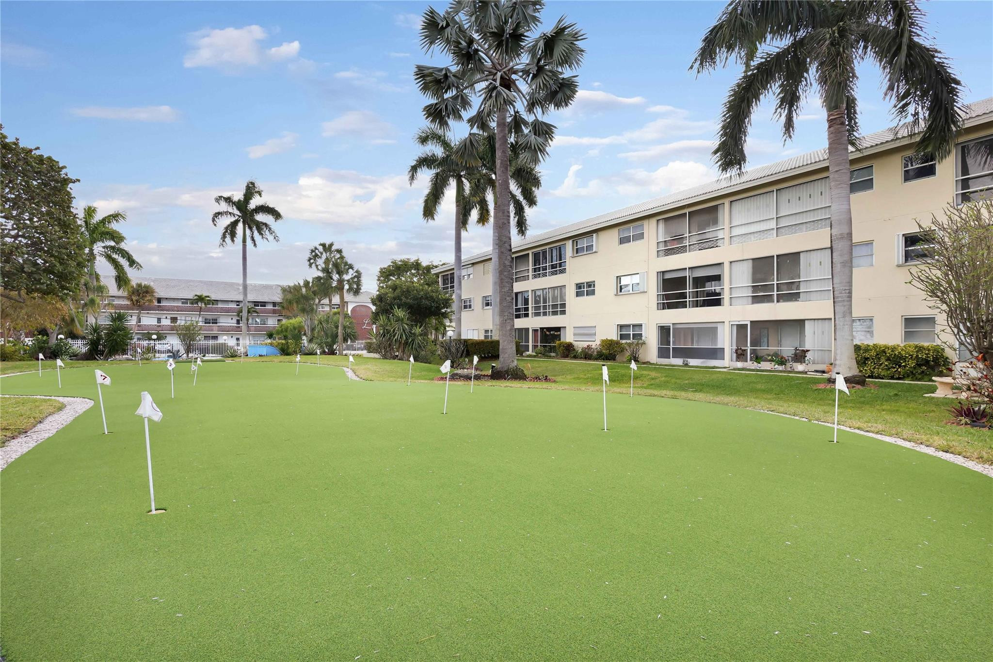 LIGHTHOUSE POINT GARDENS - Residential