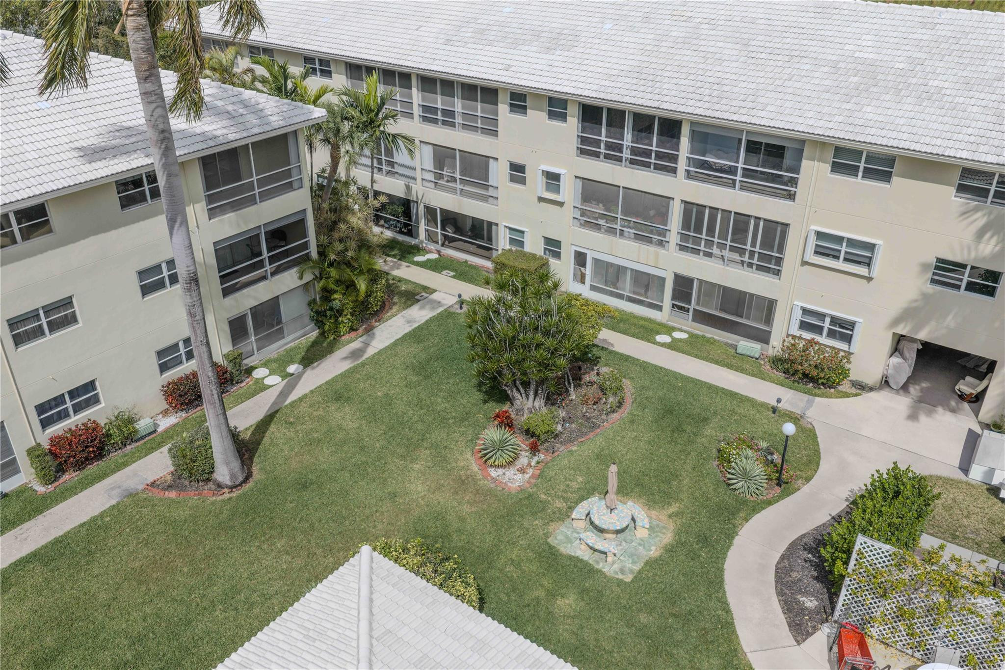 LIGHTHOUSE POINT GARDENS - Residential