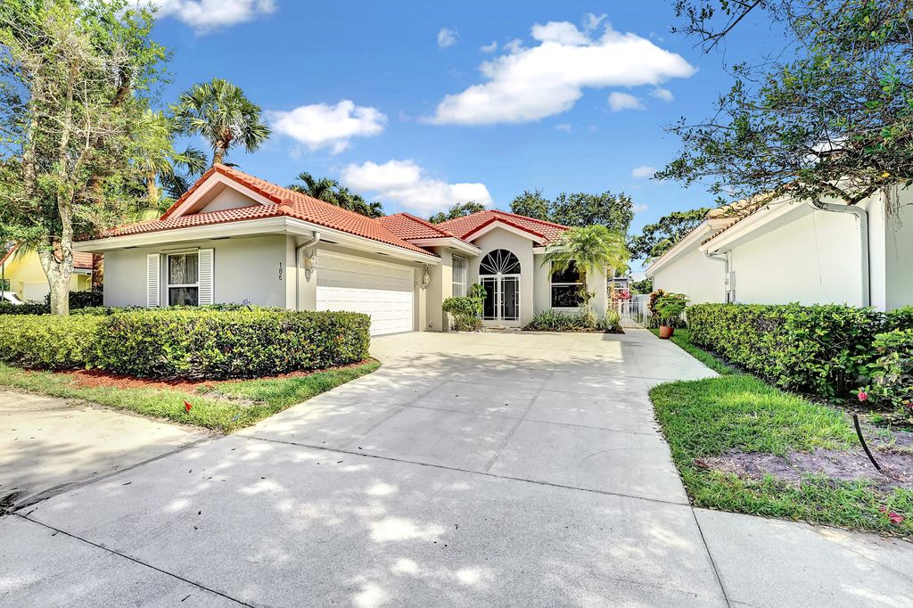 Photo of 186 E Hampton Way Way, Jupiter, FL 33458 (MLS # R10811152)