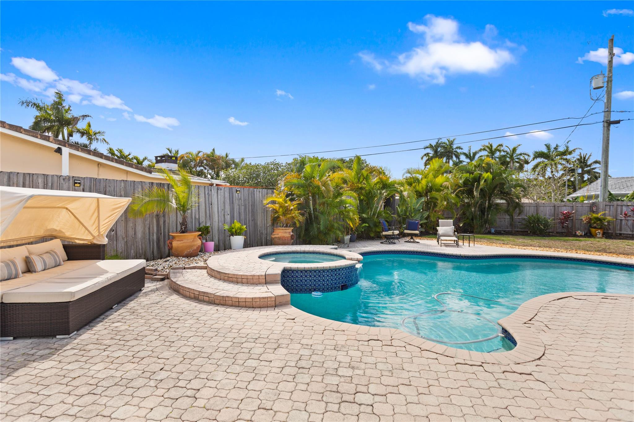 Jenada Isle 50-39 B - Residential